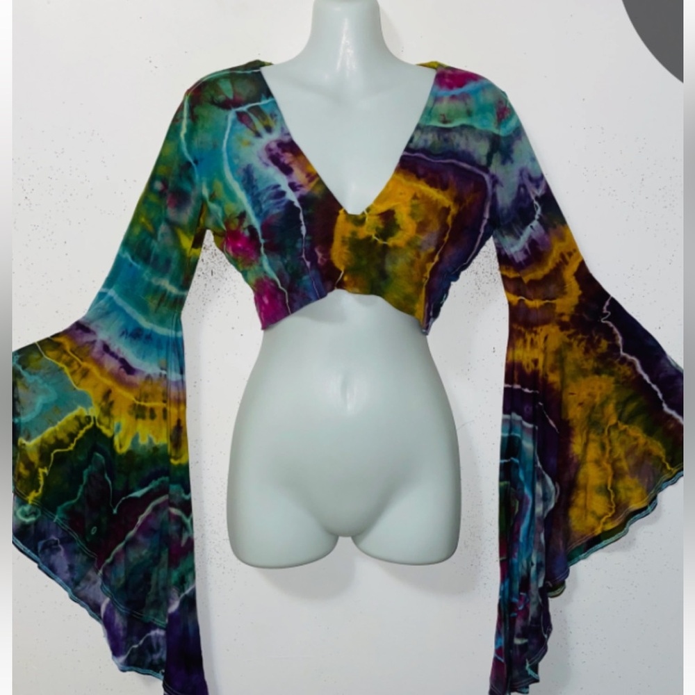 BE-autifule hand dyed bell sleeve top